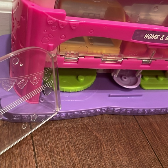 Shopkins Tall Mall with Carrying Case - Picture 8 of 9